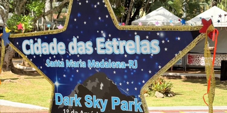 Cidade das estrelas lota hotéis e atrai multidão para festival