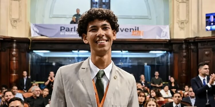 Jovem de Porciúncula é eleito presidente do Parlamento Juvenil da Alerj