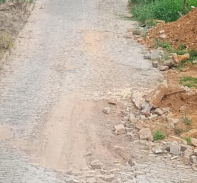 Moradores denunciam rua intransitável em Varre Sai após intervenção da Prefeitura