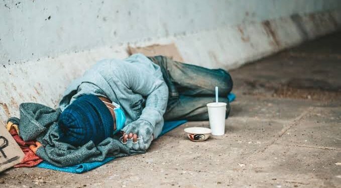 Crescimento da população de rua leva Itaperuna a debate urgente