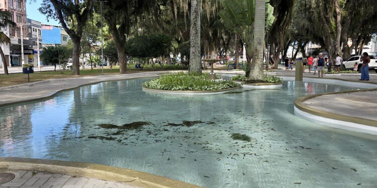 Praça Veríssimo de Mello é revitalizada e entregue à população em Macaé