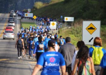 Caminhada da Fé transforma Macaé em rota de oração e superação