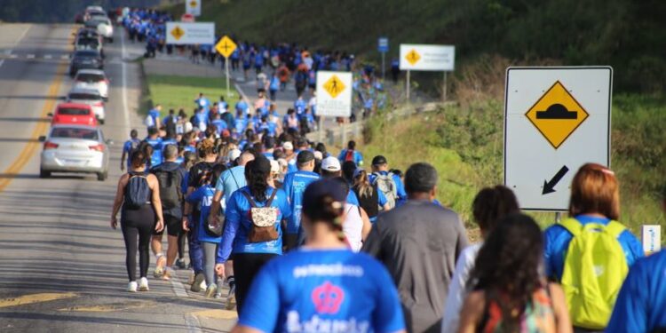 Caminhada da Fé transforma Macaé em rota de oração e superação