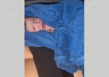 Bebê nasce dentro de ônibus durante viagem e emociona passageiros