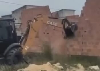 Moradores relatam desespero após ação em ocupação na Vila Badejo