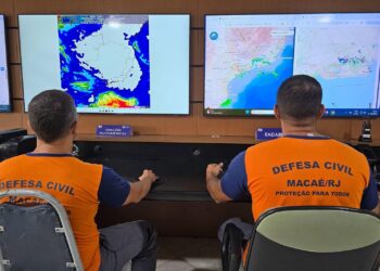 Defesa Civil alerta para ressaca no mar com ondas de até 3 metros