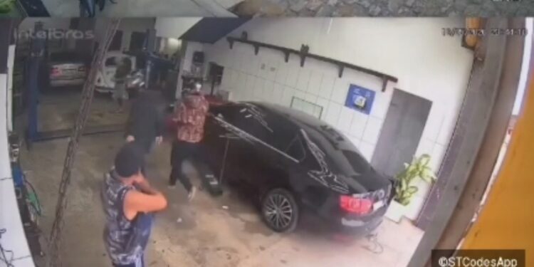 Comerciante é assaltado e agredido por criminosos armados