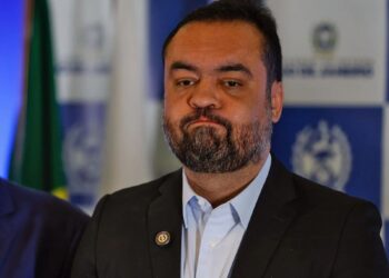 Ex governador Cláudio Castro vira alvo de operação da Polícia Federal