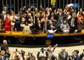 Fim da escala 6×1 é aprovado na Câmara e avança para o Senado