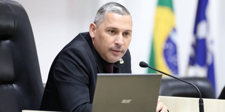 Câmara de Macaé vai acompanhar retirada de óleo e gás em embarcação