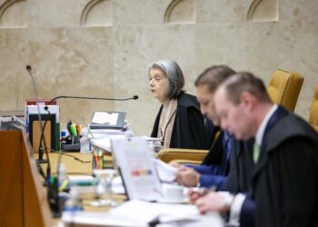 STF suspende julgamento sobre divisão dos royalties do petróleo