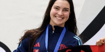 Atleta de 16 anos conquista ouro e coloca Campos em destaque na natação nacional
