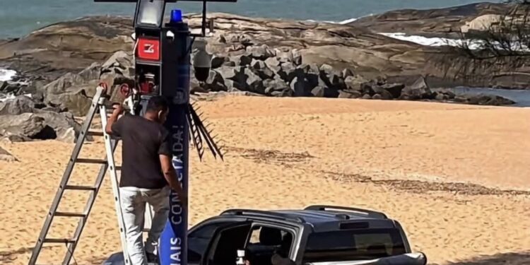Câmeras de segurança começam a ser instaladas em praia de Macaé