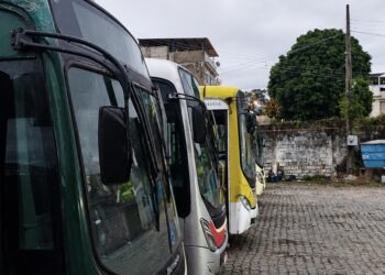 Paralisação de ônibus afeta transporte público e preocupa moradores