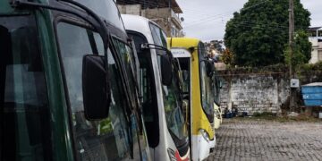 Paralisação de ônibus afeta transporte público e preocupa moradores