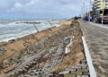 Prefeitura inicia ação emergencial após ressaca destruir parte do calçadão da Praia Campista