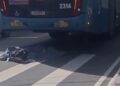 Mulher morre após atropelamento envolvendo ônibus próximo