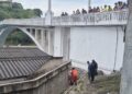 Suspeita de furto se joga de ponte ao tentar fugir da polícia e acaba presa