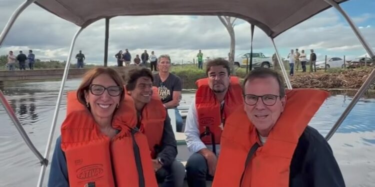Eduardo Paes visita Lagoa de Jurubatiba e destaca potencial turístico da região