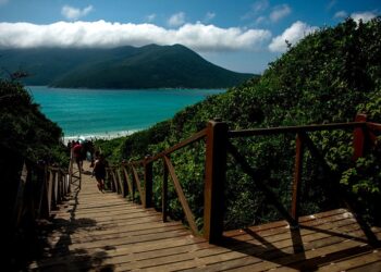 Pontal do Atalaia é eleita uma das 50 melhores praias do mundo