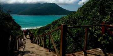 Pontal do Atalaia é eleita uma das 50 melhores praias do mundo