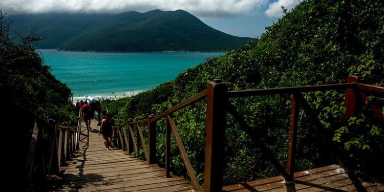 Pontal do Atalaia é eleita uma das 50 melhores praias do mundo
