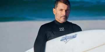 Surfista Zé Pena morre após sofrer mal súbito enquanto surfava na Praia do Forte, em Cabo Frio