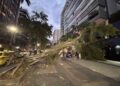 Temporal com ventos de 105 km/h deixa dois mortos e provoca caos no Rio de Janeiro