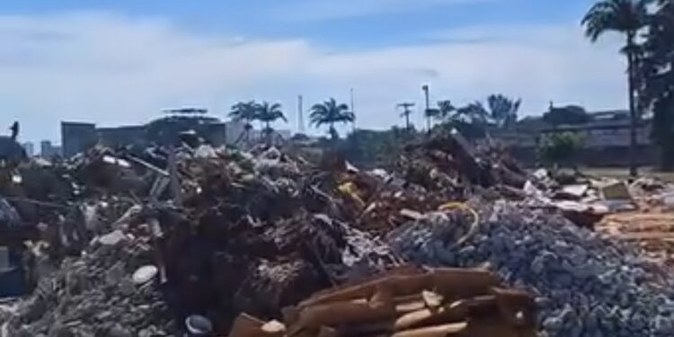 Nova lei em Macaé obriga proprietários a limpar e fechar terrenos abandonados