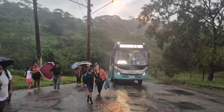 População cobra melhorias nos ônibus e no transporte público de Macaé
