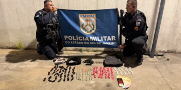 32º BPM apreende pistola, drogas e adolescente em ação contra o tráfico em Rio das Ostras