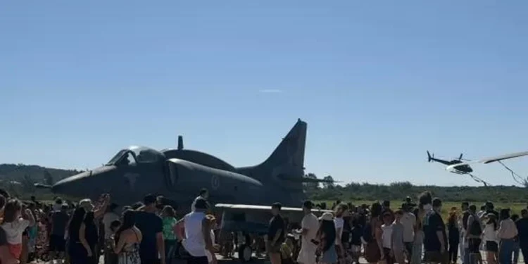 Evento da Marinha reúne 55 mil pessoas na Base Aérea Naval e arrecada 23.946 quilos de comida