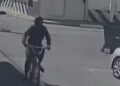 Criminoso invade brechó, ameaça idosa de morte e foge de bicicleta em Arraial do Cabo