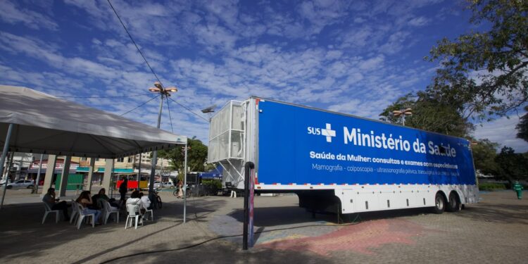 Carreta da Saúde da Mulher oferece exames especializados em Macaé até 28 de agosto