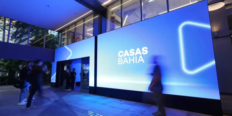 Casas Bahia fecha 298 lojas e demite cerca de 1,9 mil funcionários