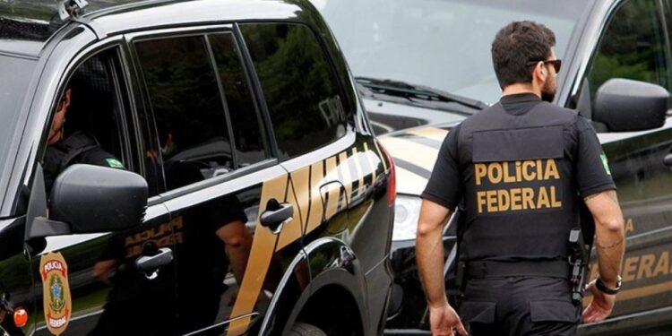 Delegado federal é alvo de operação por suspeita de vazar informações a investigados