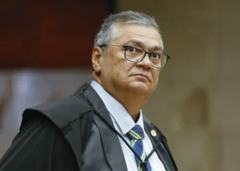 Flávio Dino defende retomada do debate sobre diploma obrigatório para jornalistas