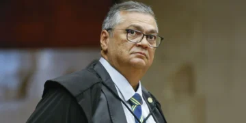 Flávio Dino defende retomada do debate sobre diploma obrigatório para jornalistas