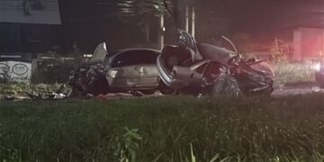 Batida frontal deixa dois mortos e cinco feridos em Rio das Ostras