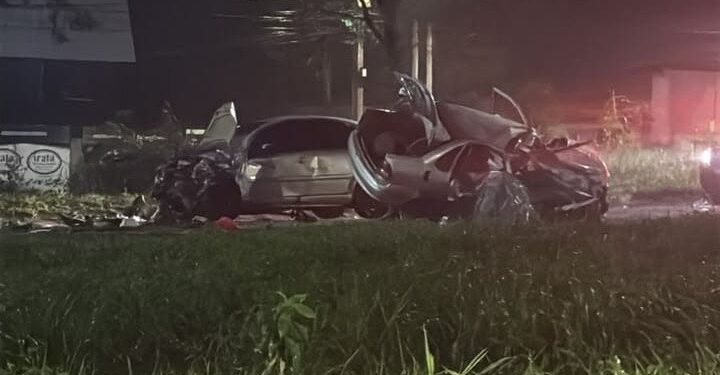 Batida frontal deixa dois mortos e cinco feridos em Rio das Ostras