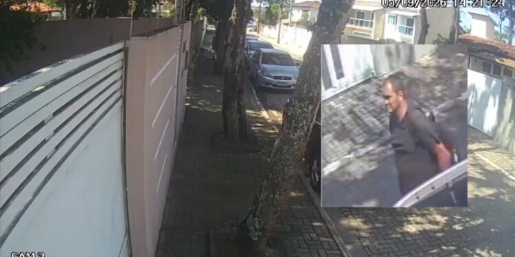 Carro é furtado em menos de um minuto em Rio das Ostras e segue em direção a Barra de São João