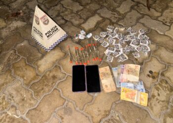 Mulher é presa com cocaína, maconha e crack em Rio das Ostras
