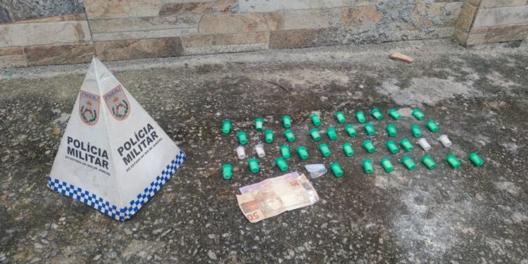 Homem é preso com cocaína e crack durante ação policial