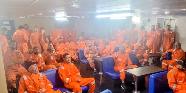 Trabalhadores de plataformas iniciam greve e cobram reajustes e melhores condições