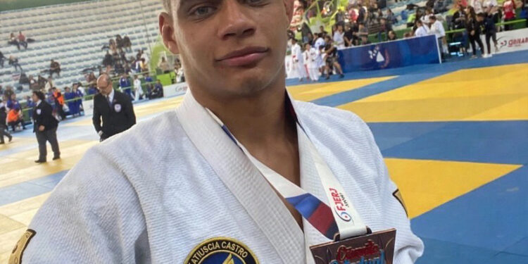 Jovem judoca conquista bronze e garante única medalha da região no estadual