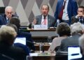 Fim da escala 6×1 avança no Senado e vai ao plenário