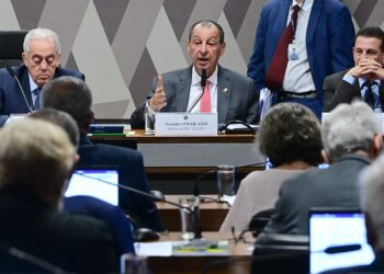 Fim da escala 6×1 avança no Senado e vai ao plenário