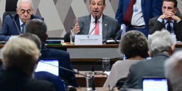 Fim da escala 6×1 avança no Senado e vai ao plenário