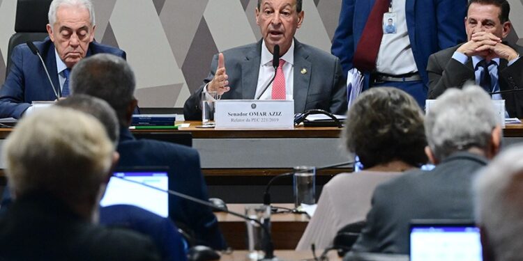Fim da escala 6×1 avança no Senado e vai ao plenário