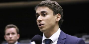 Mensagens mostram Nikolas pedindo ajuda a Vorcaro; banqueiro disse ter bancado voos